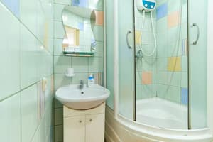 Квартира Home-Hotel на левом берегу ул. Митрополита Андрея Шептицкого, 1-а. Апартаменты трехместный ул.Шептицкого 1-а 10